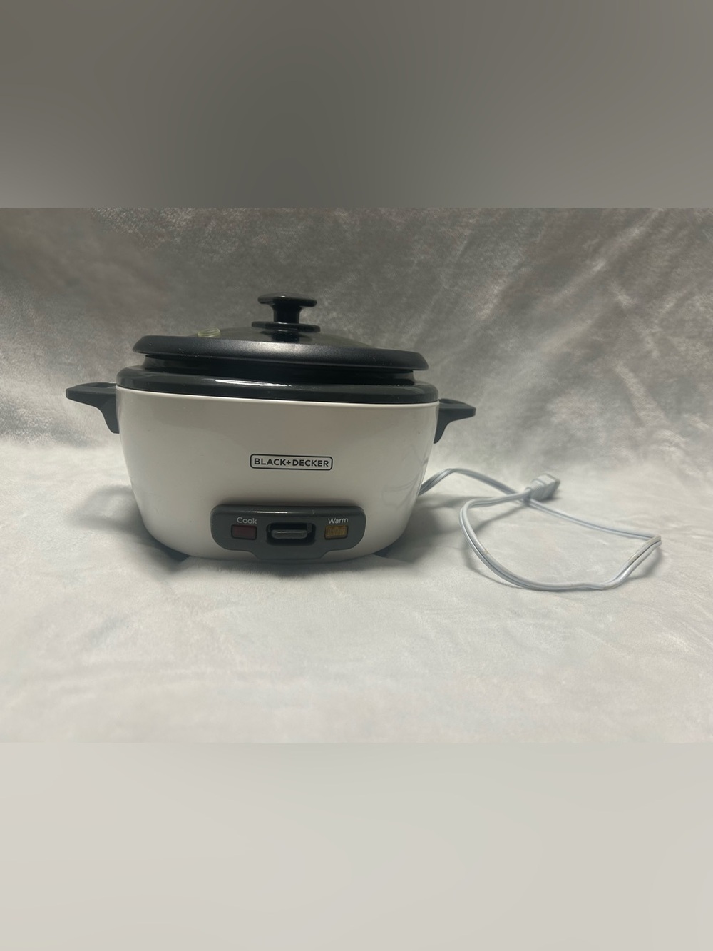 BLACK & DECKER white Rice Cooker 6-Cup Cooked Removable Non-Stick Bowl